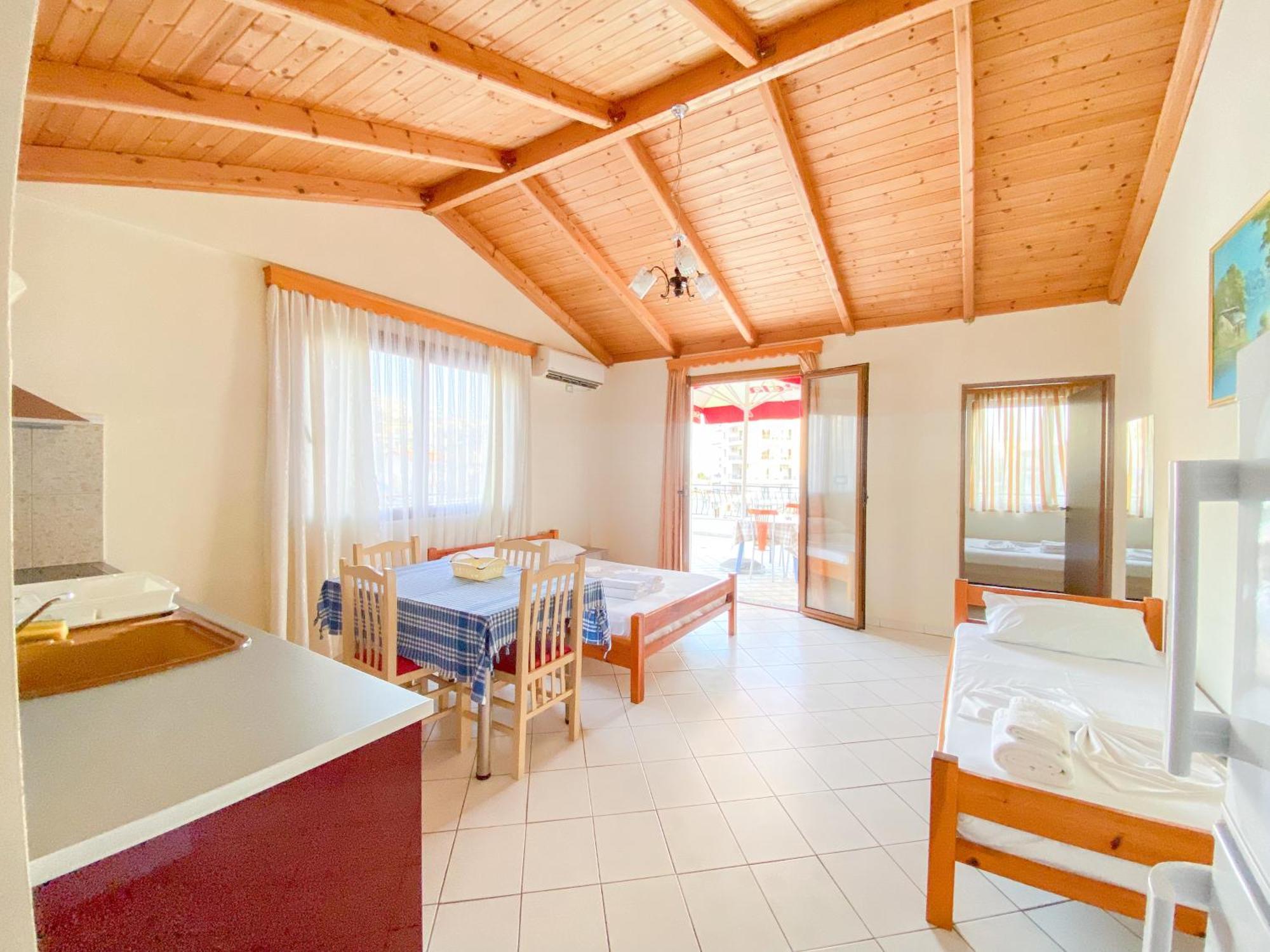 Summerland Saranda エクステリア 写真